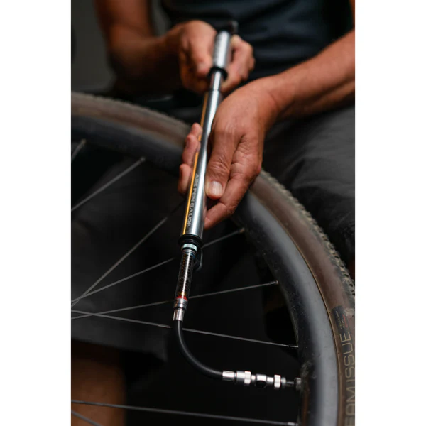 Lezyne Gauge Drive HV (čierna) • MTB (veľkoobjemová) • s manometrom • 6.2 bar